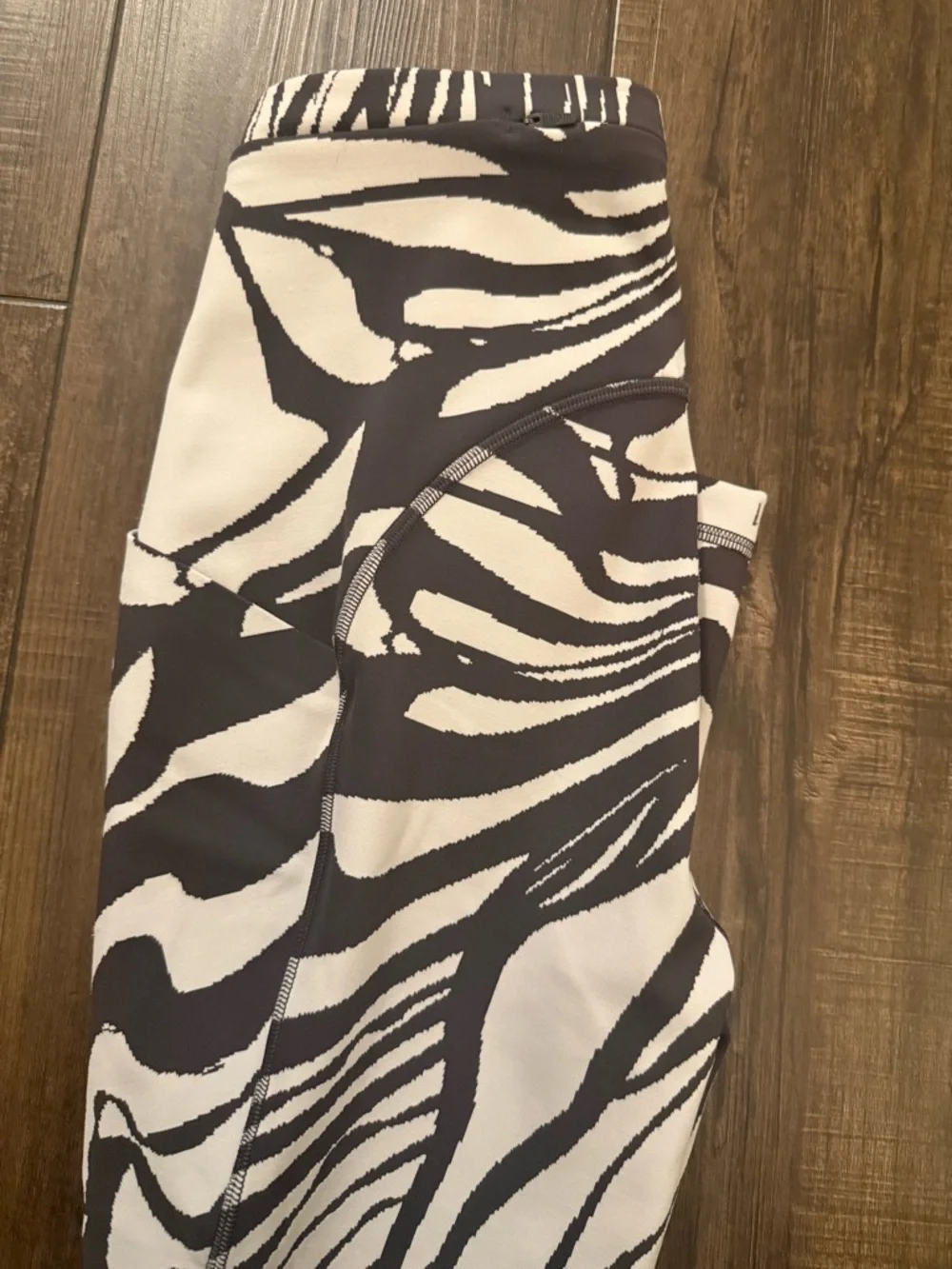 Lululemon Ankle Leggings High Rise Black White Abstract Size 4 Women NWOT - Picture 7 of 10